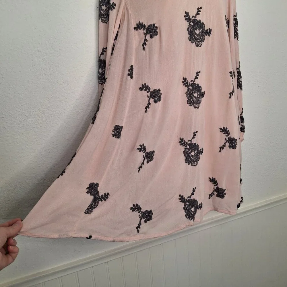 Free People Embroidered Dress Sz XS Babydoll Floral Relaxed Fit Boho Festival
